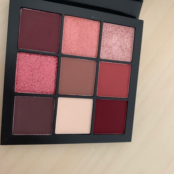 High end makeup bundle - Picture 5 of 5